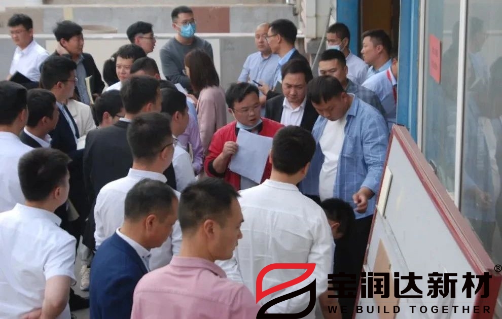 多功能涂料產(chǎn)線(xiàn)負責人為大家詳細講解